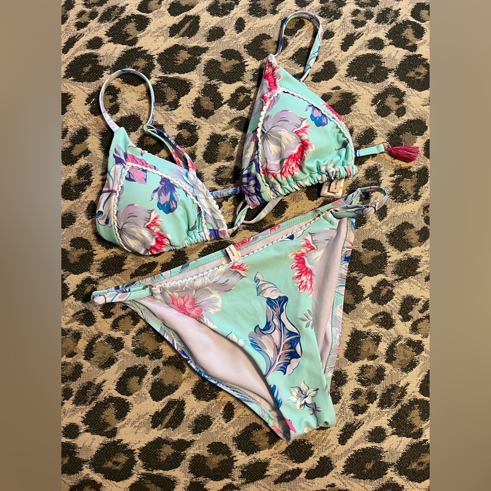 🌸 EUC Teal & Pink Floral Bikini 🌸